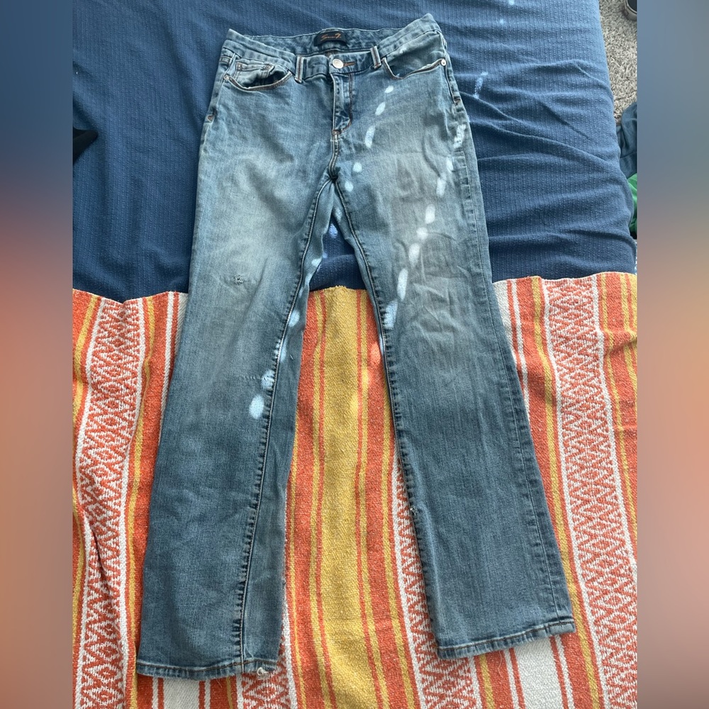 Straight legged jeans with cute pocket designs